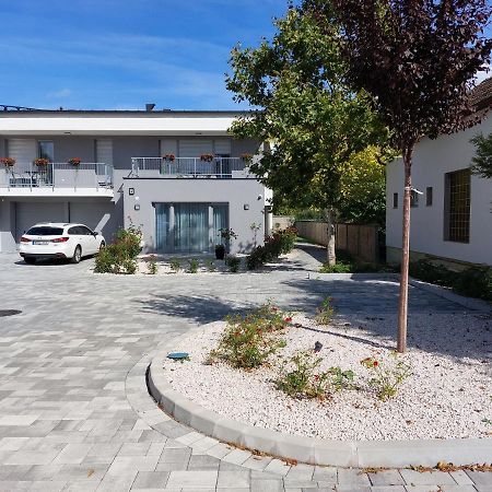 Linden Apartman 001 - Adults Only Mosonmagyaróvár 외부 사진